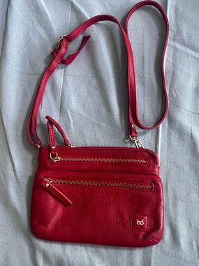 Wise Owl Red Crossbody Bag Zip Closure Gold Hardware
Detachable Strap Small